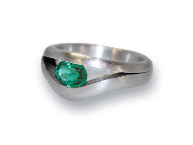 Atelier Kubik, Heidelberg, Stand H2.211, Platinring mit Paraiba, oval 0,664 ct