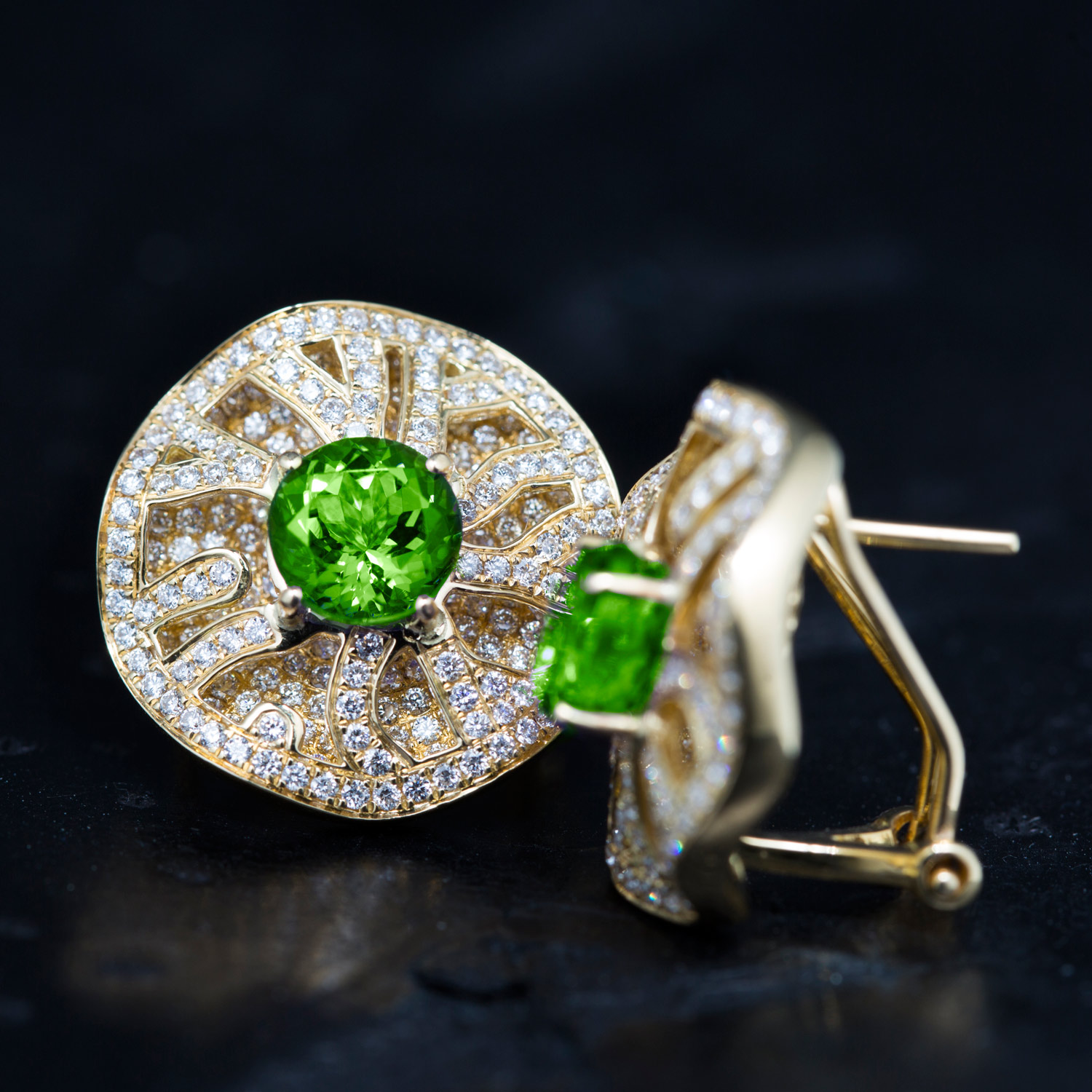 Richard Hans Becker - Ohrstecker mit Tsavoriten und Brillanten, 750 Gelbgold