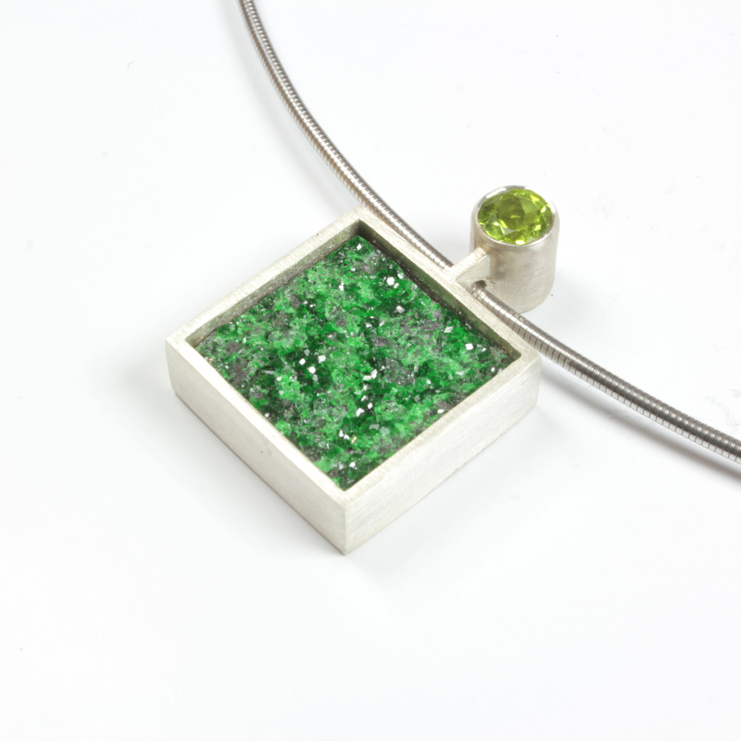 Stefanie Dingel - Anhänger Uwarowit mit Peridot
