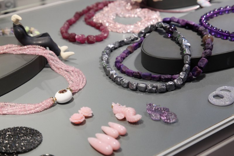 03. Engel + Co., Idar-Oberstein - Coll iers mit Wechselschließen - rosa Turmalin, Suggilit und Silicium Nuggets
